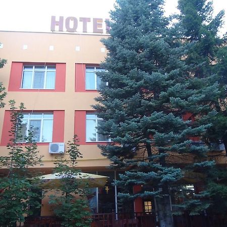 Family Hotel Familya 루세 외부 사진