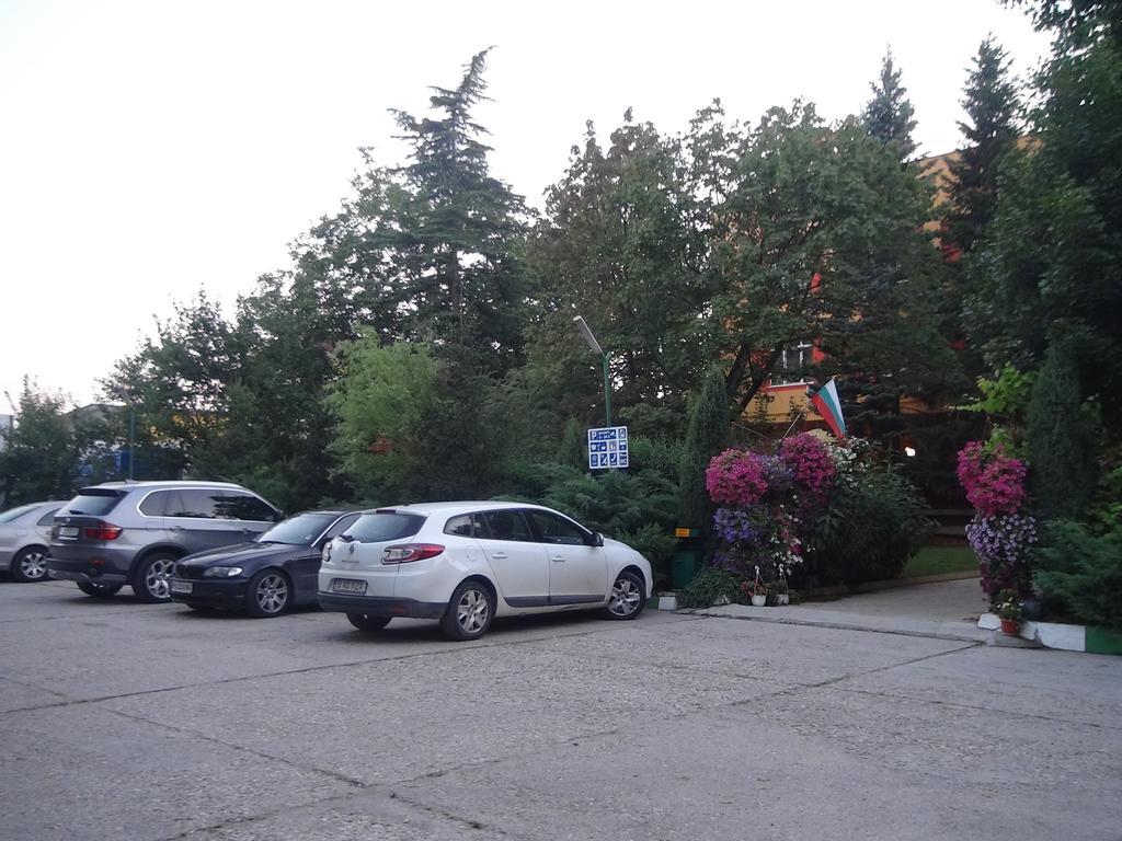 Family Hotel Familya 루세 외부 사진