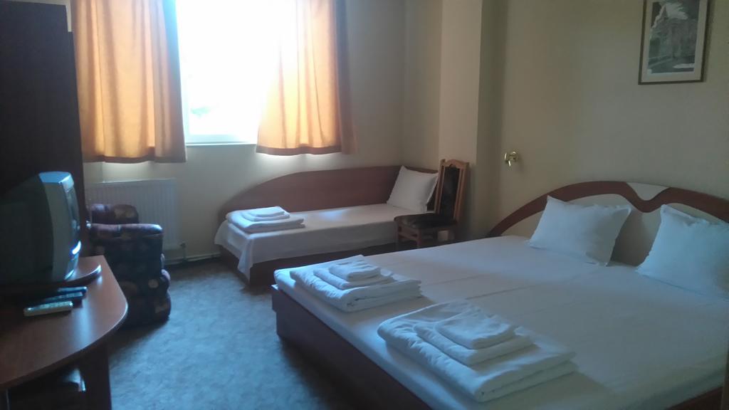 Family Hotel Familya 루세 외부 사진